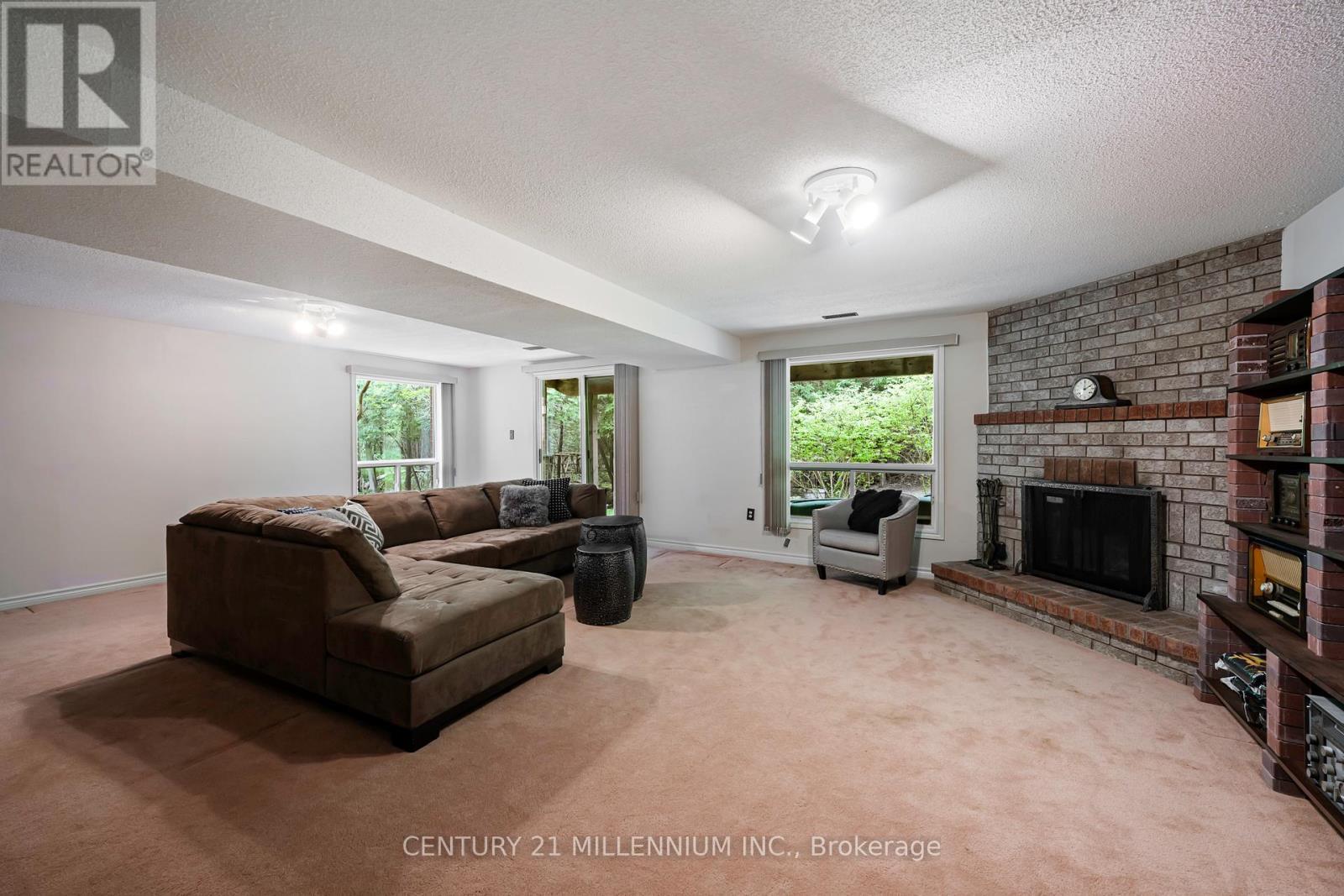 4 Brucedale Boulevard, Mono, ON