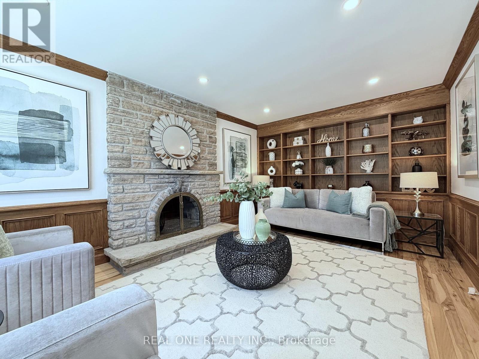 1585 Crombie Road, Mississauga, ON - Indoor Photo Showing Living Room With Fireplace