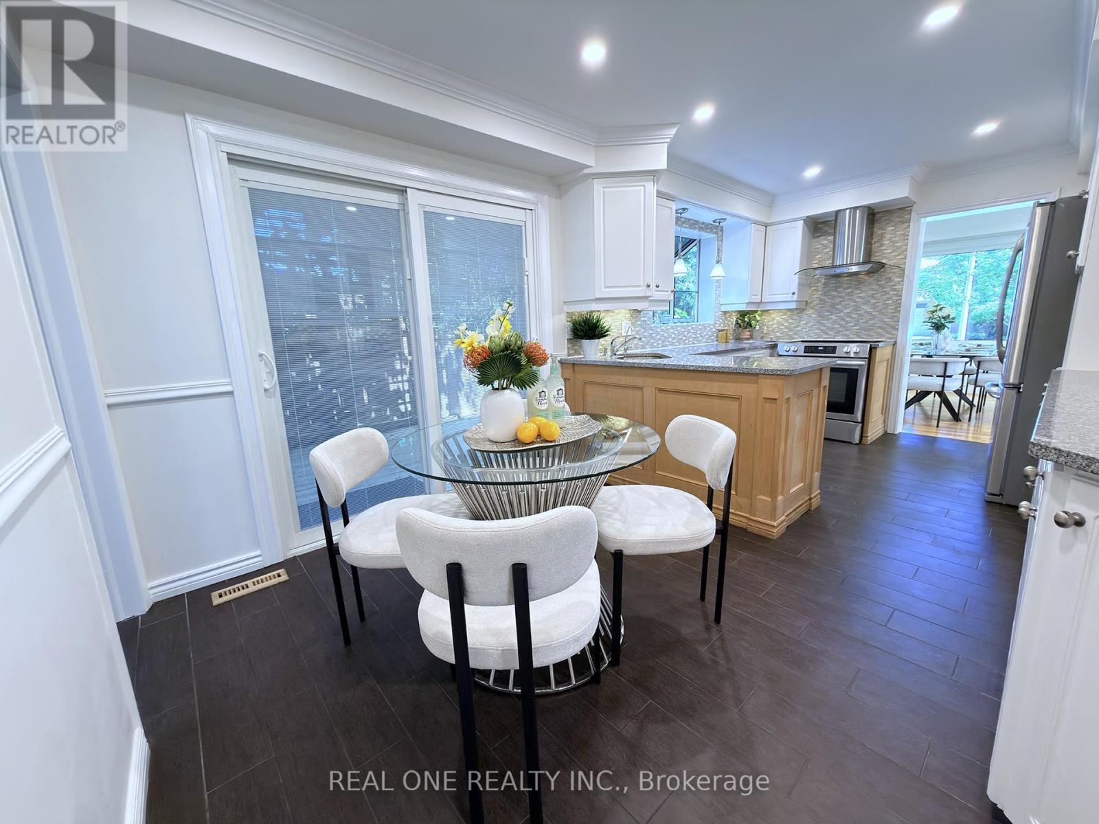 1585 Crombie Road, Mississauga, ON - Indoor Photo Showing Dining Room