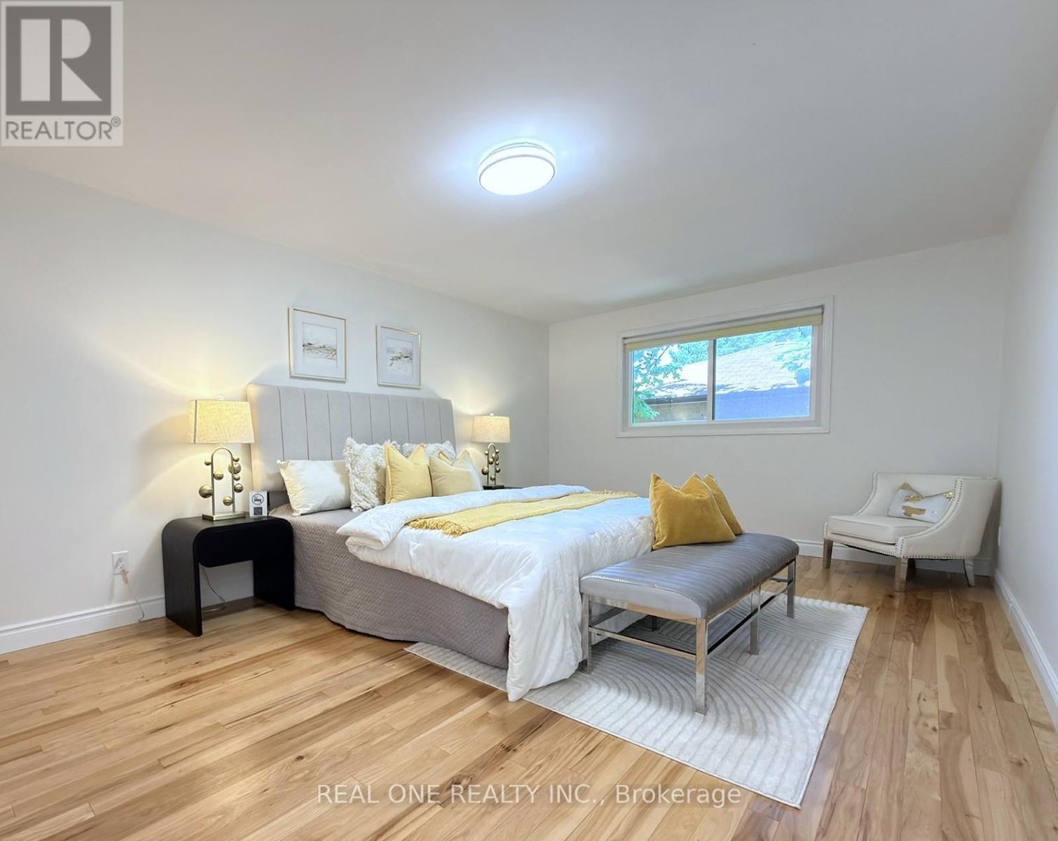 1585 Crombie Road, Mississauga, ON - Indoor Photo Showing Bedroom