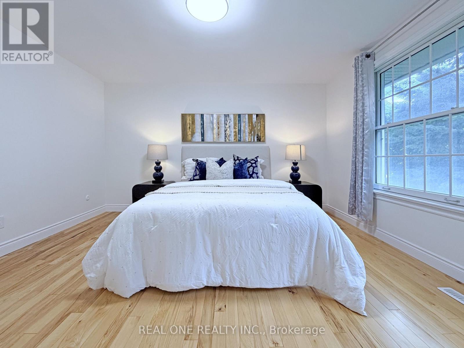 1585 Crombie Road, Mississauga, ON - Indoor Photo Showing Bedroom