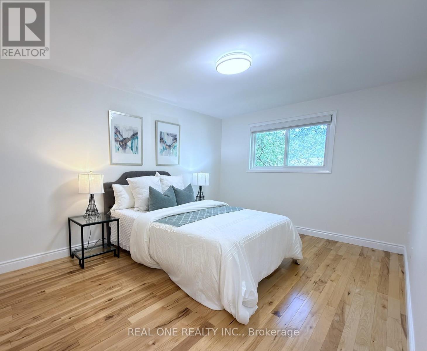 1585 Crombie Road, Mississauga, ON - Indoor Photo Showing Bedroom