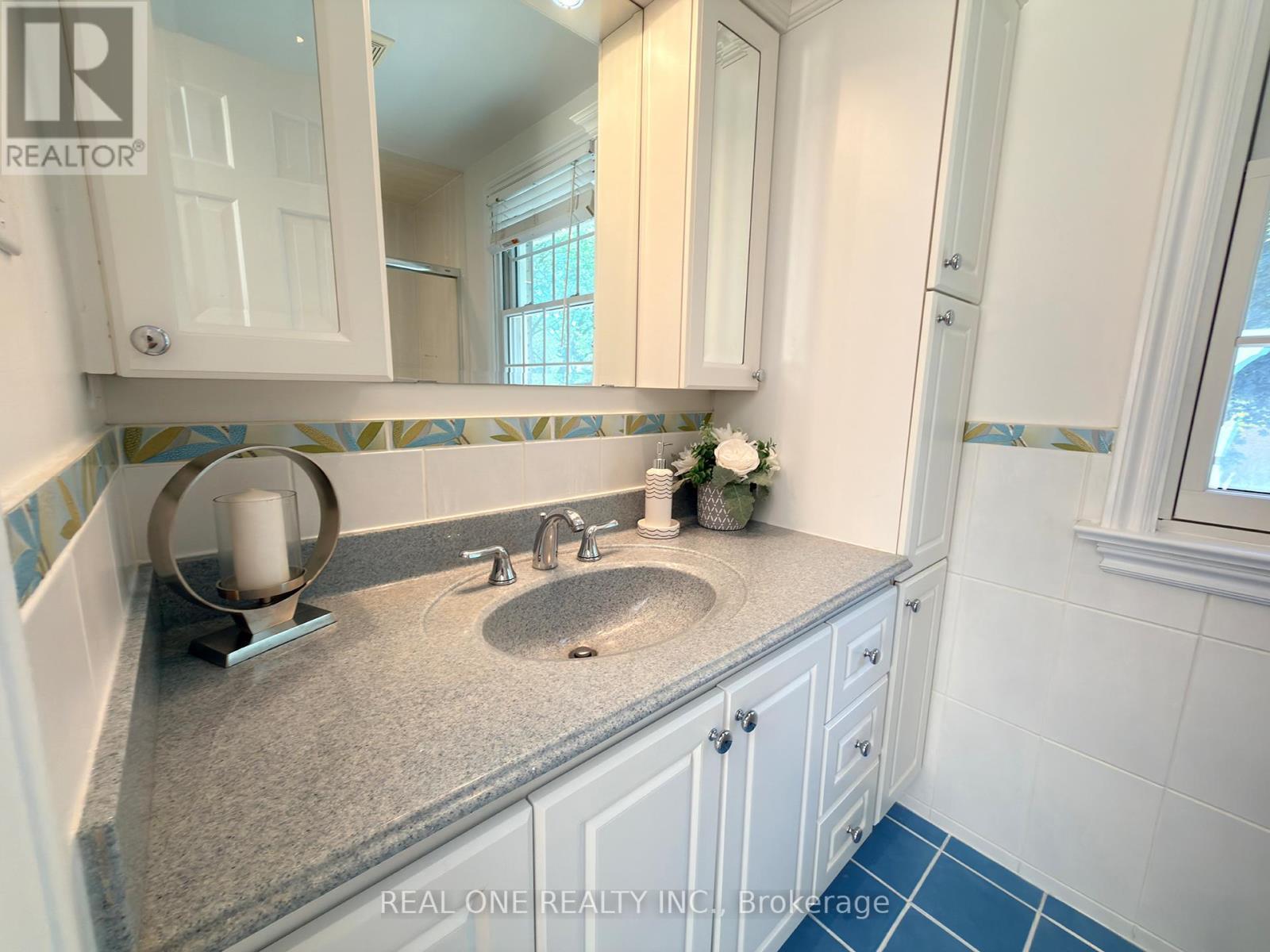 1585 Crombie Road, Mississauga, ON - Indoor Photo Showing Bathroom