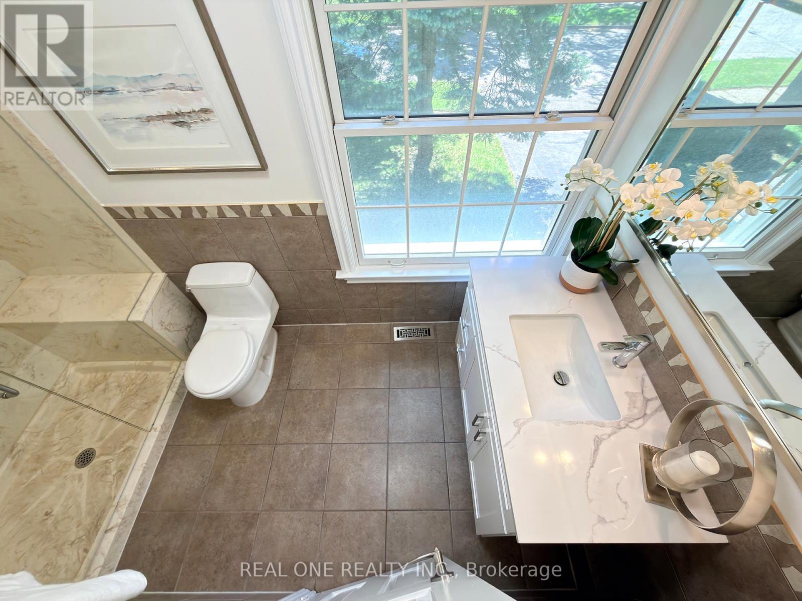 1585 Crombie Road, Mississauga, ON - Indoor Photo Showing Bathroom
