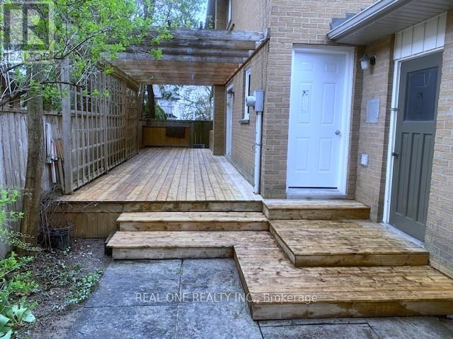 1585 Crombie Road, Mississauga, ON - Outdoor With Exterior