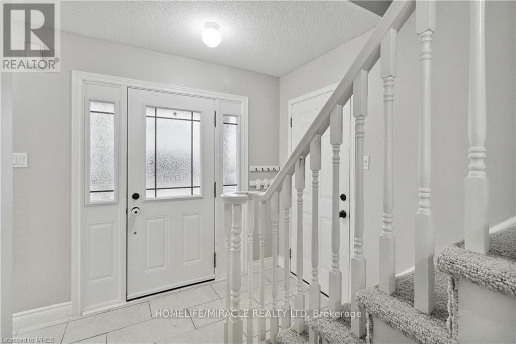 2245 Pathfinder Drive, Burlington, ON