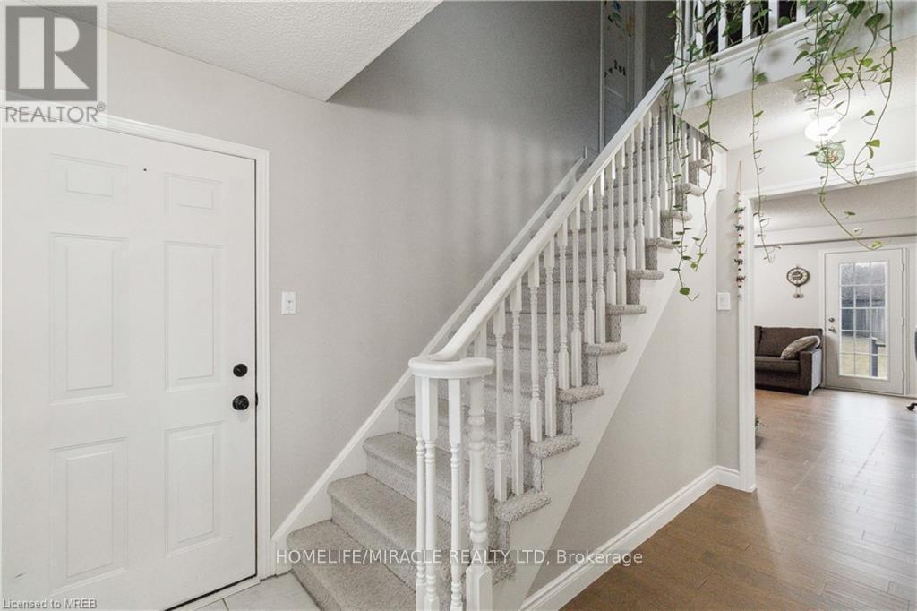 2245 Pathfinder Drive, Burlington, ON
