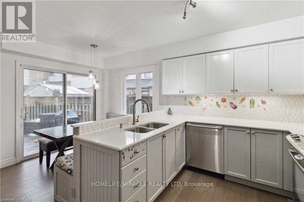 2245 Pathfinder Drive, Burlington, ON