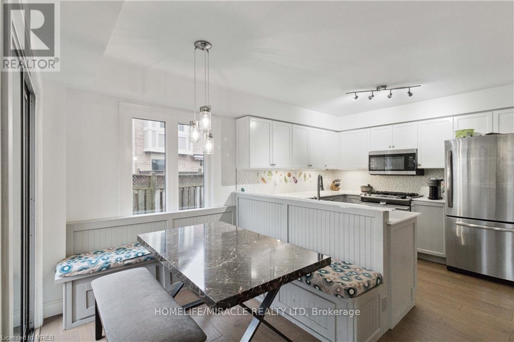 2245 Pathfinder Drive, Burlington, ON