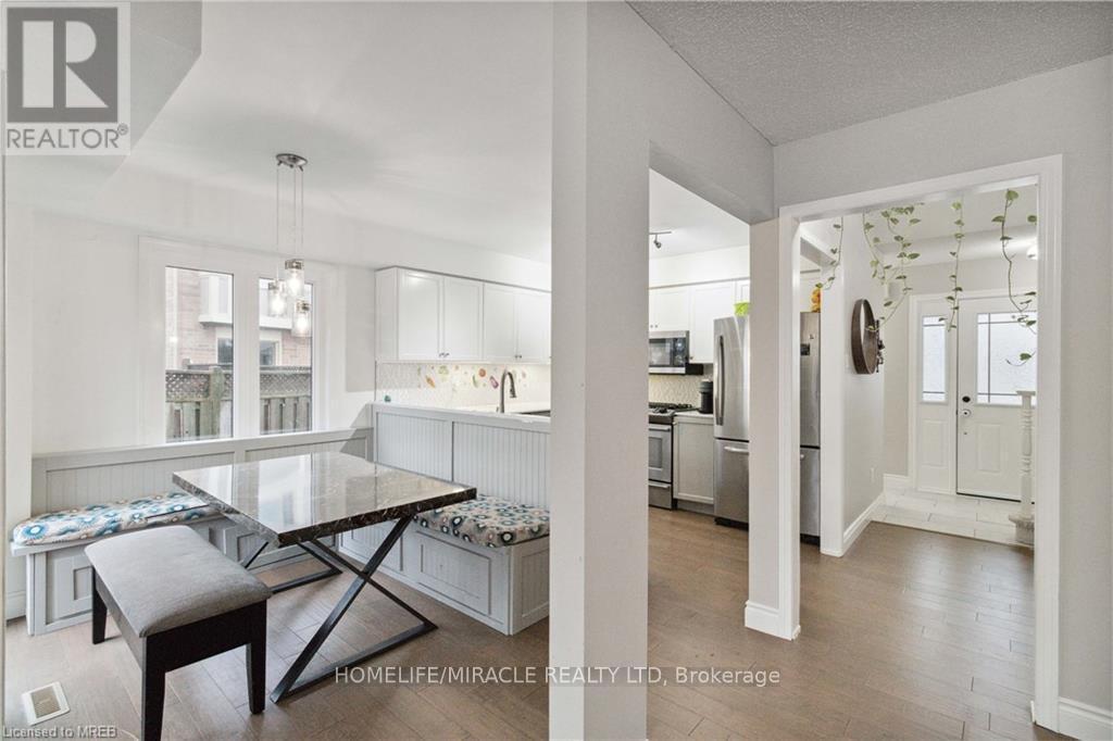 2245 Pathfinder Drive, Burlington, ON