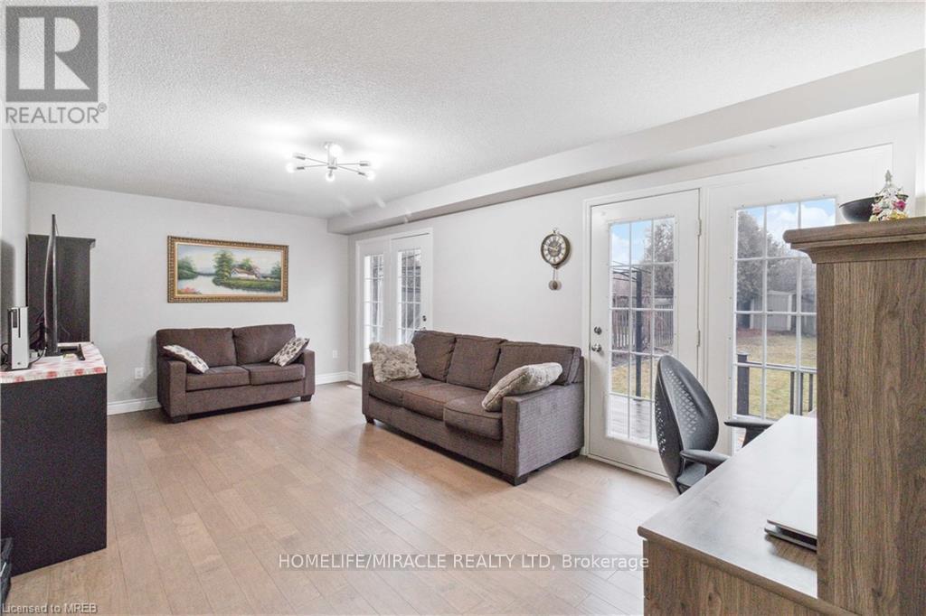 2245 Pathfinder Drive, Burlington, ON