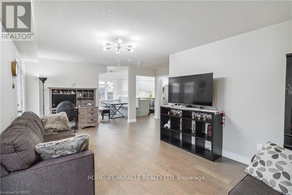 2245 Pathfinder Drive, Burlington, ON