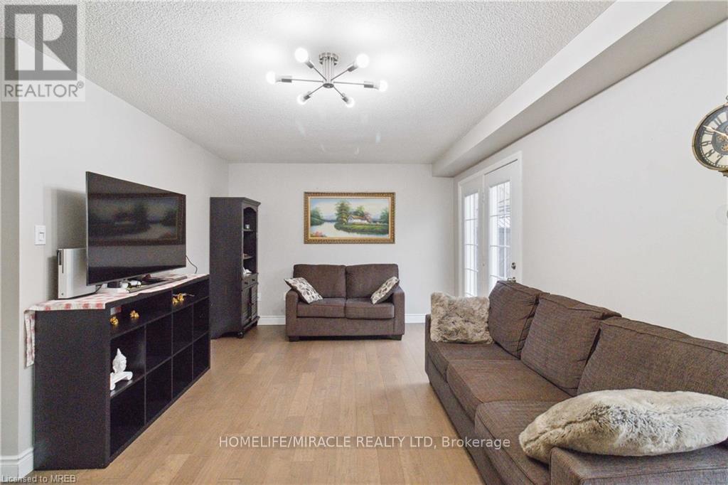 2245 Pathfinder Drive, Burlington, ON
