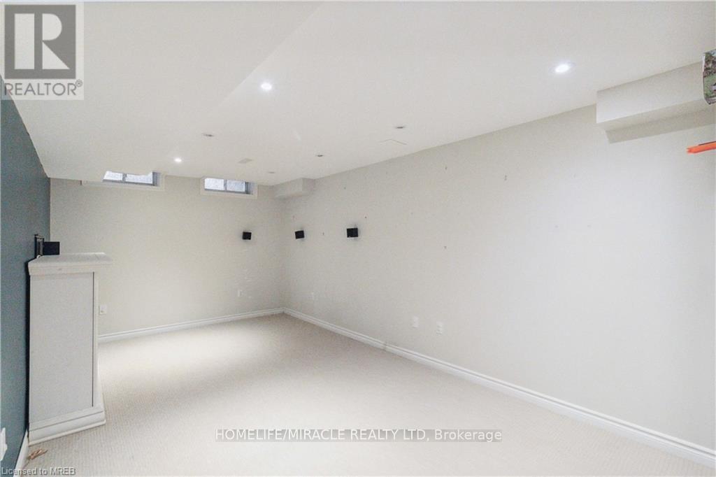 2245 Pathfinder Drive, Burlington, ON
