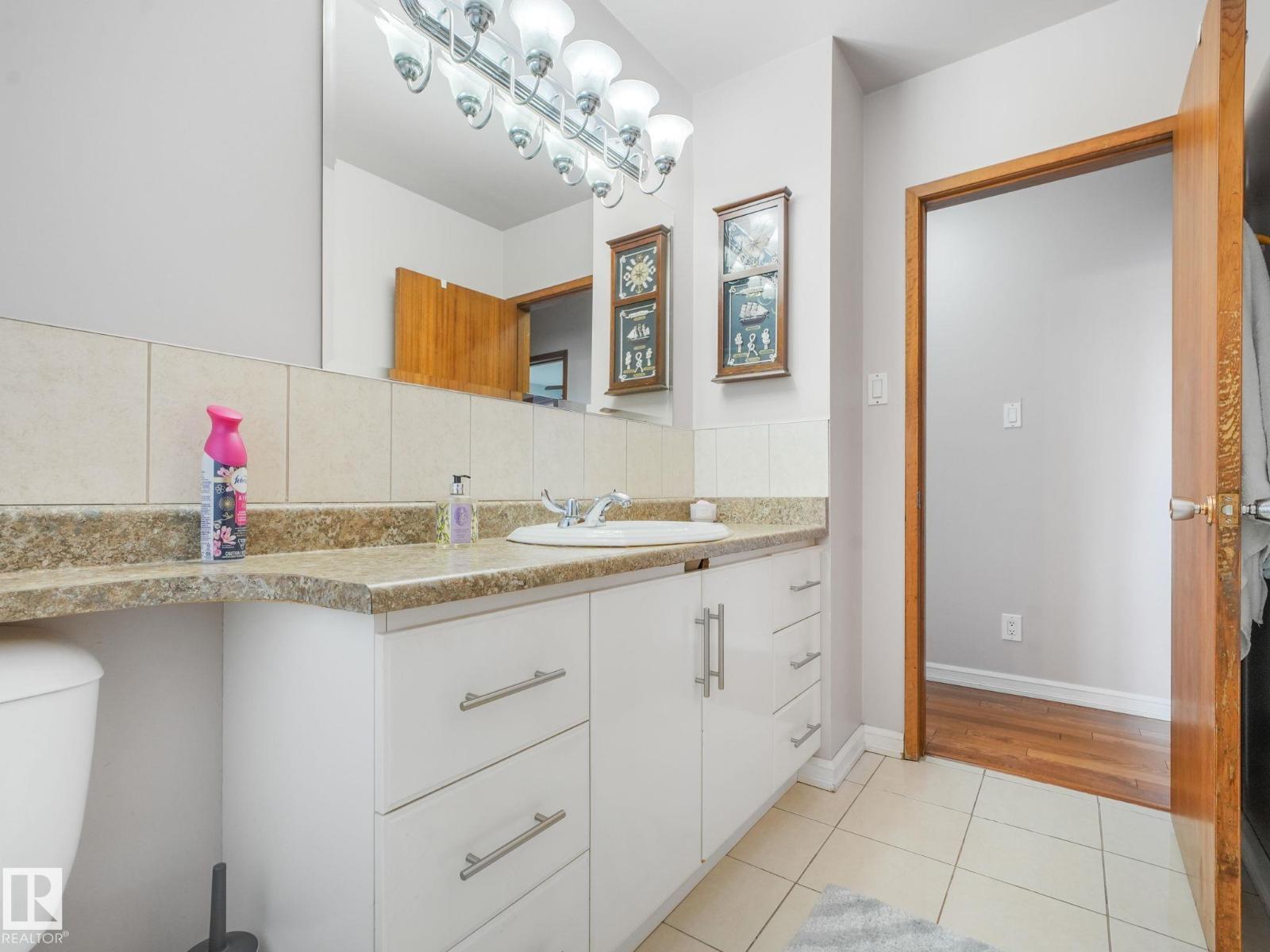 10527 134A Av Nw, Edmonton, AB