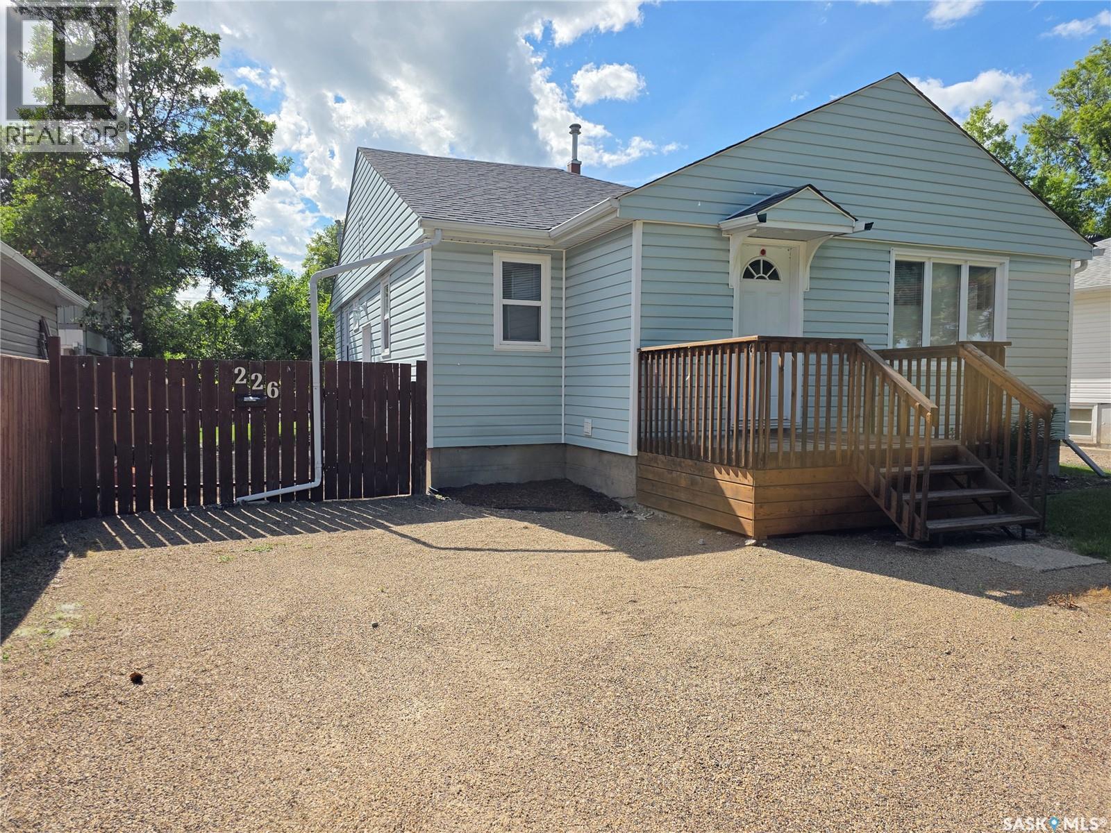 226 9Th Avenue Ne, Swift Current, SK