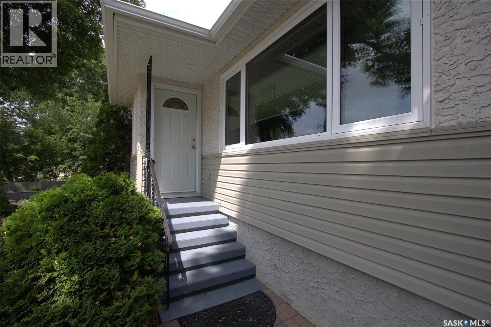2339 Reynolds Street, Regina, SK - Outdoor With Exterior