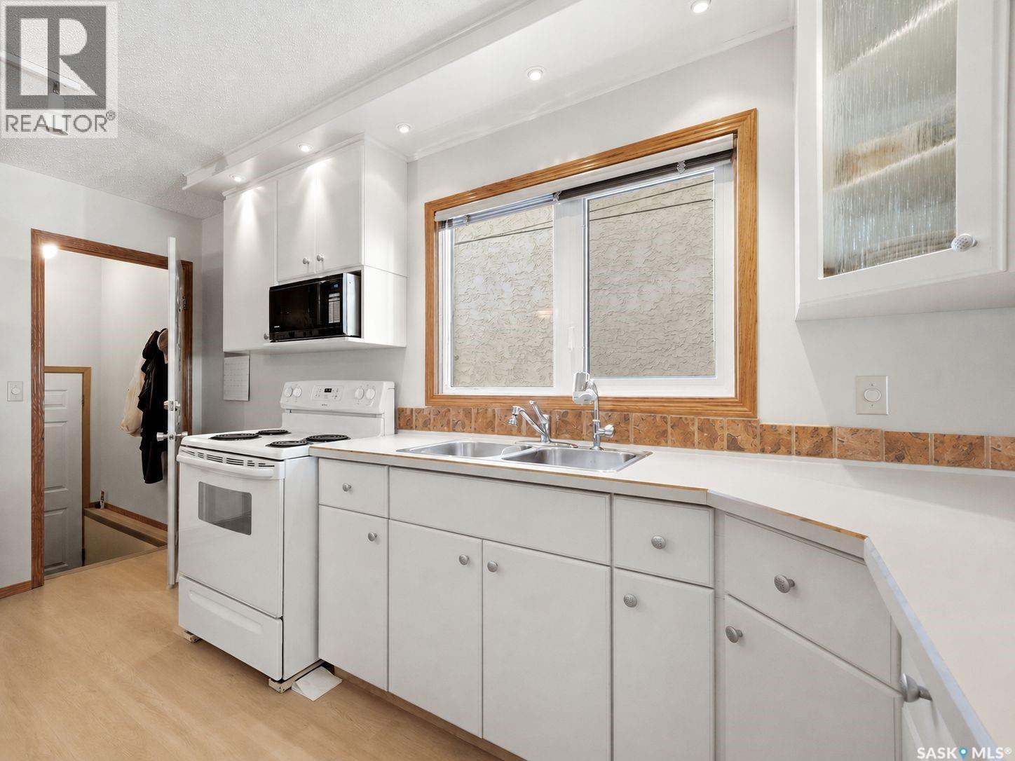 2339 Reynolds Street, Regina, SK - Indoor Photo Showing Kitchen With Double Sink