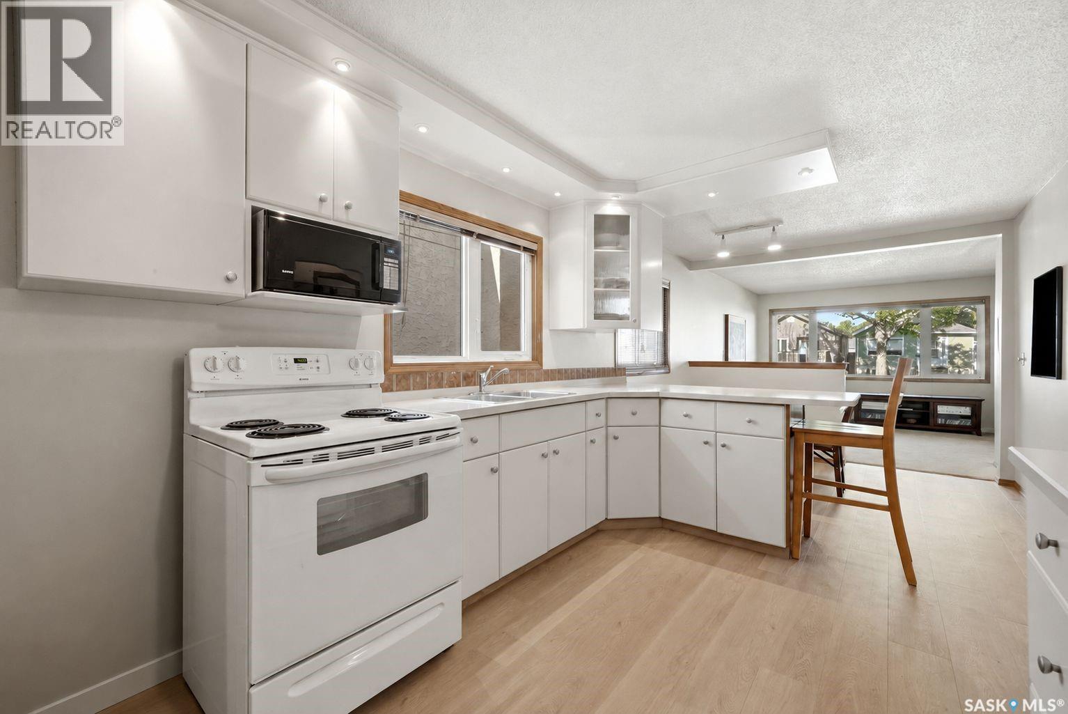 2339 Reynolds Street, Regina, SK - Indoor Photo Showing Kitchen With Double Sink