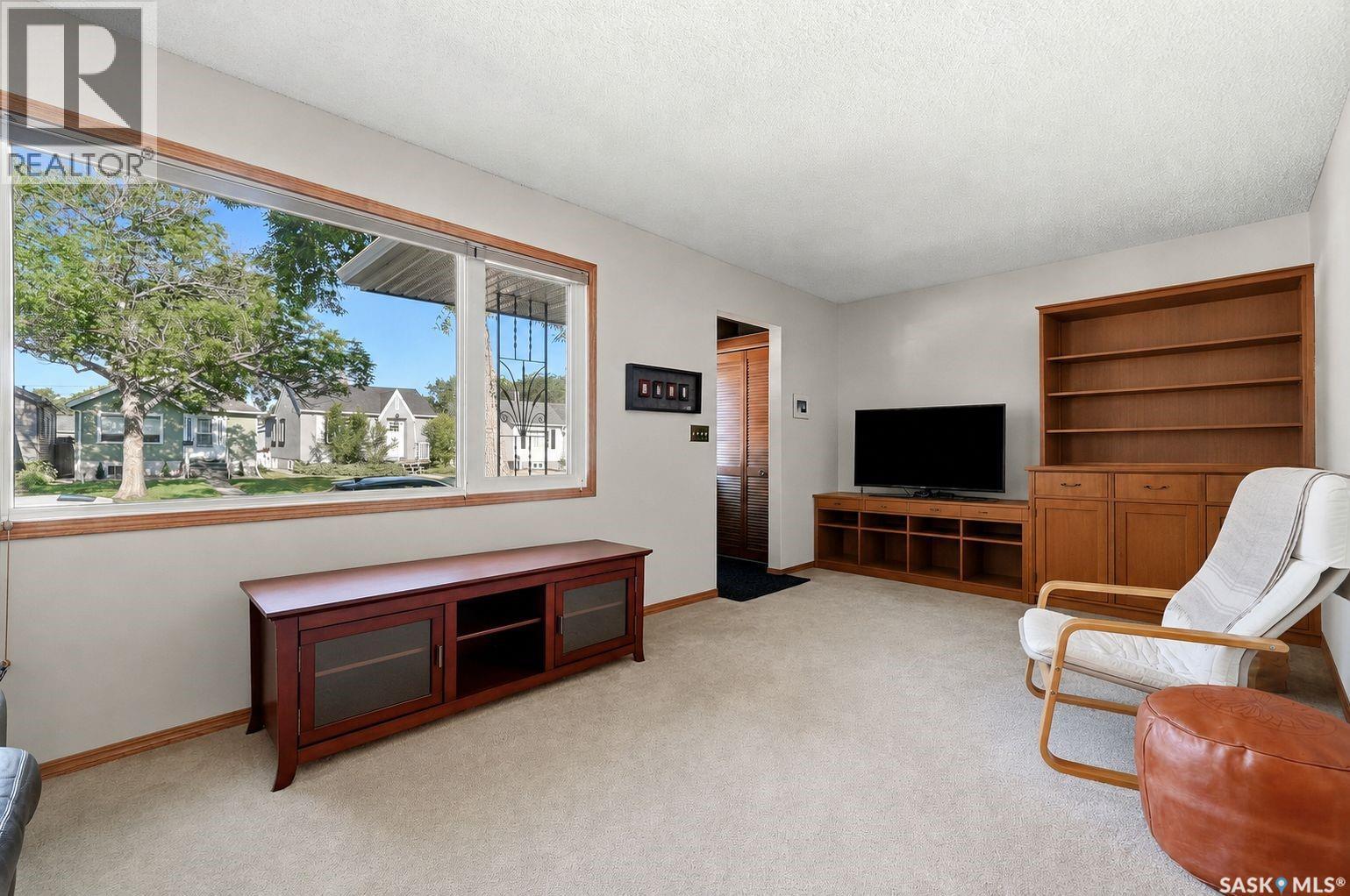 2339 Reynolds Street, Regina, SK - Indoor