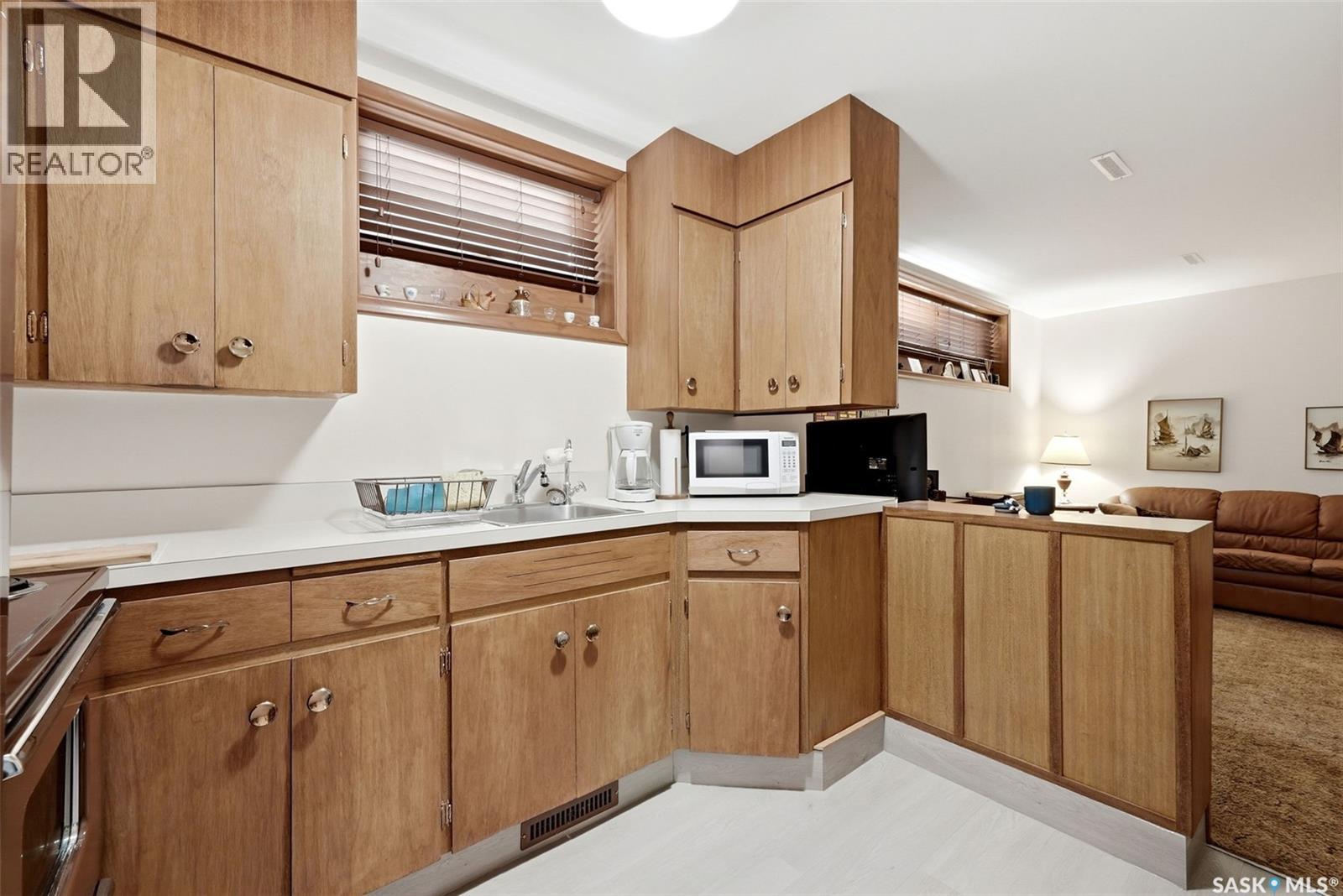 2339 Reynolds Street, Regina, SK - Indoor Photo Showing Kitchen