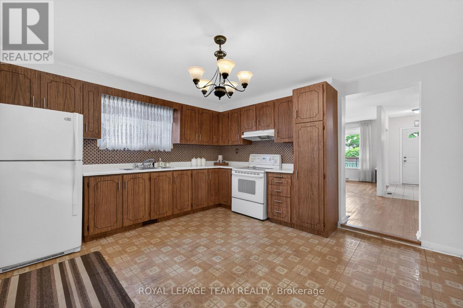 274 Breezehill Avenue S, Ottawa, ON