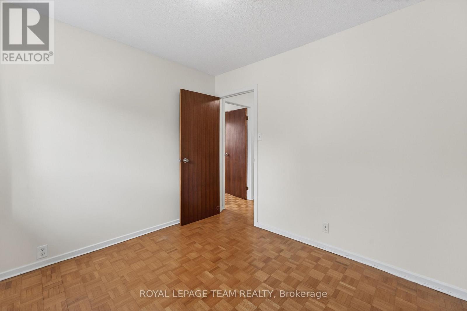 274 Breezehill Avenue S, Ottawa, ON