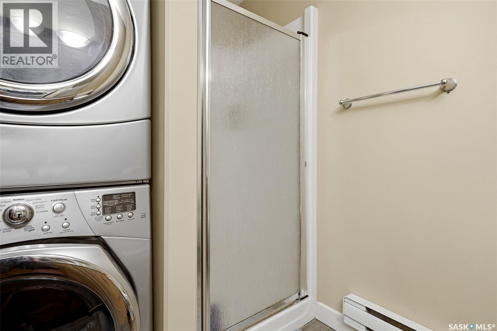 4121 Green Olive Way E, Regina, SK - Indoor Photo Showing Laundry Room