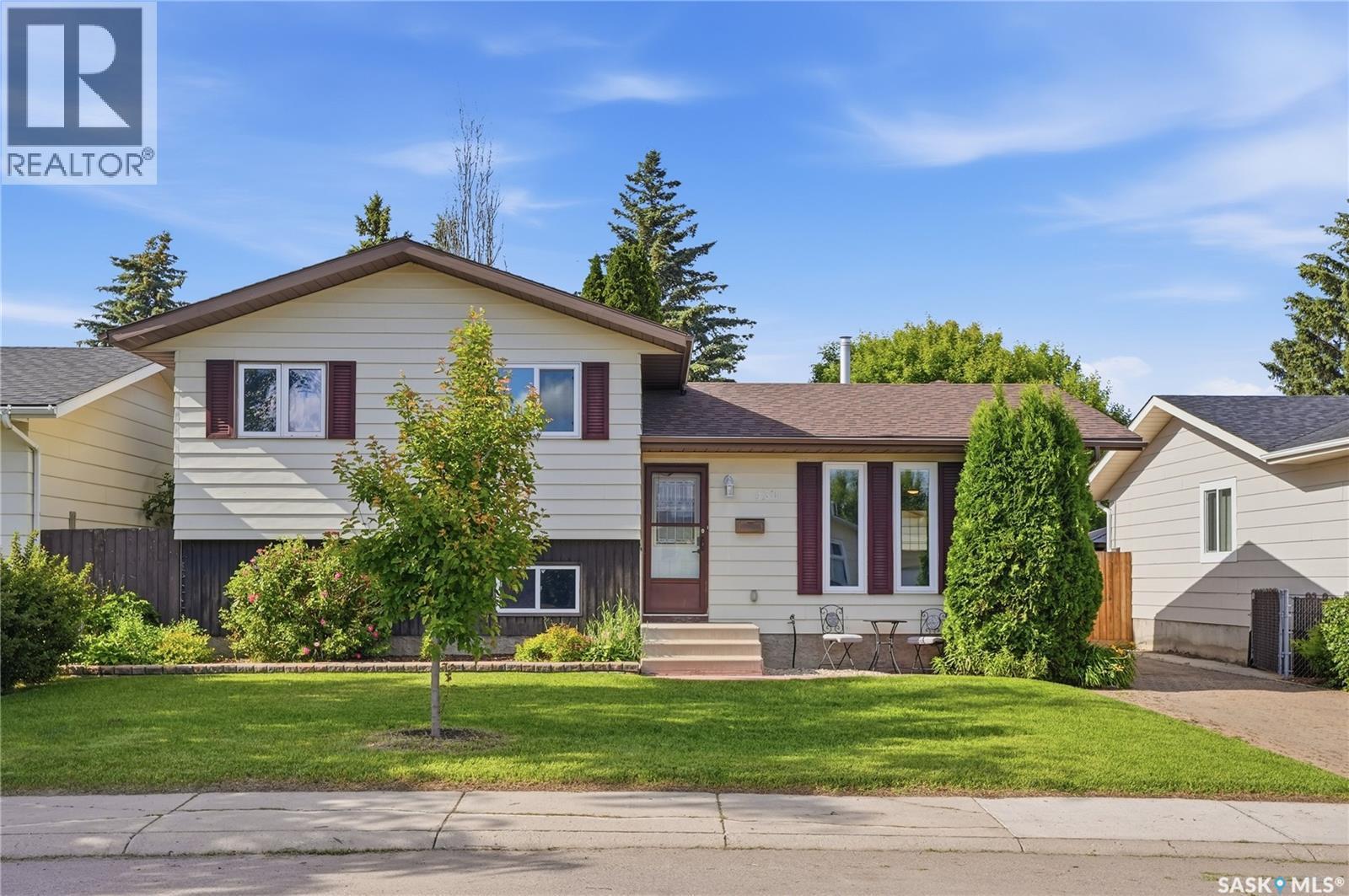 430 Manning Lane, Saskatoon, SK