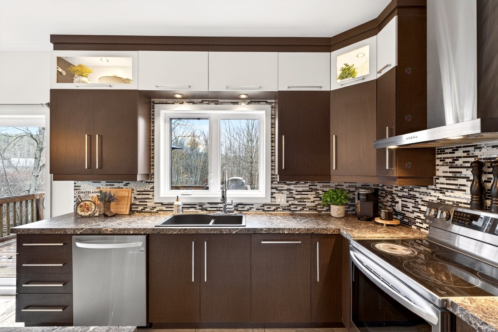 Kitchen - 1176 Ch. Édouard-Roy, Sherbrooke (Brompton/Rock Forest/Saint-Élie/Deauville), QC - Indoor Photo Showing Kitchen With Double Sink With Upgraded Kitchen
