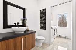 Powder room -