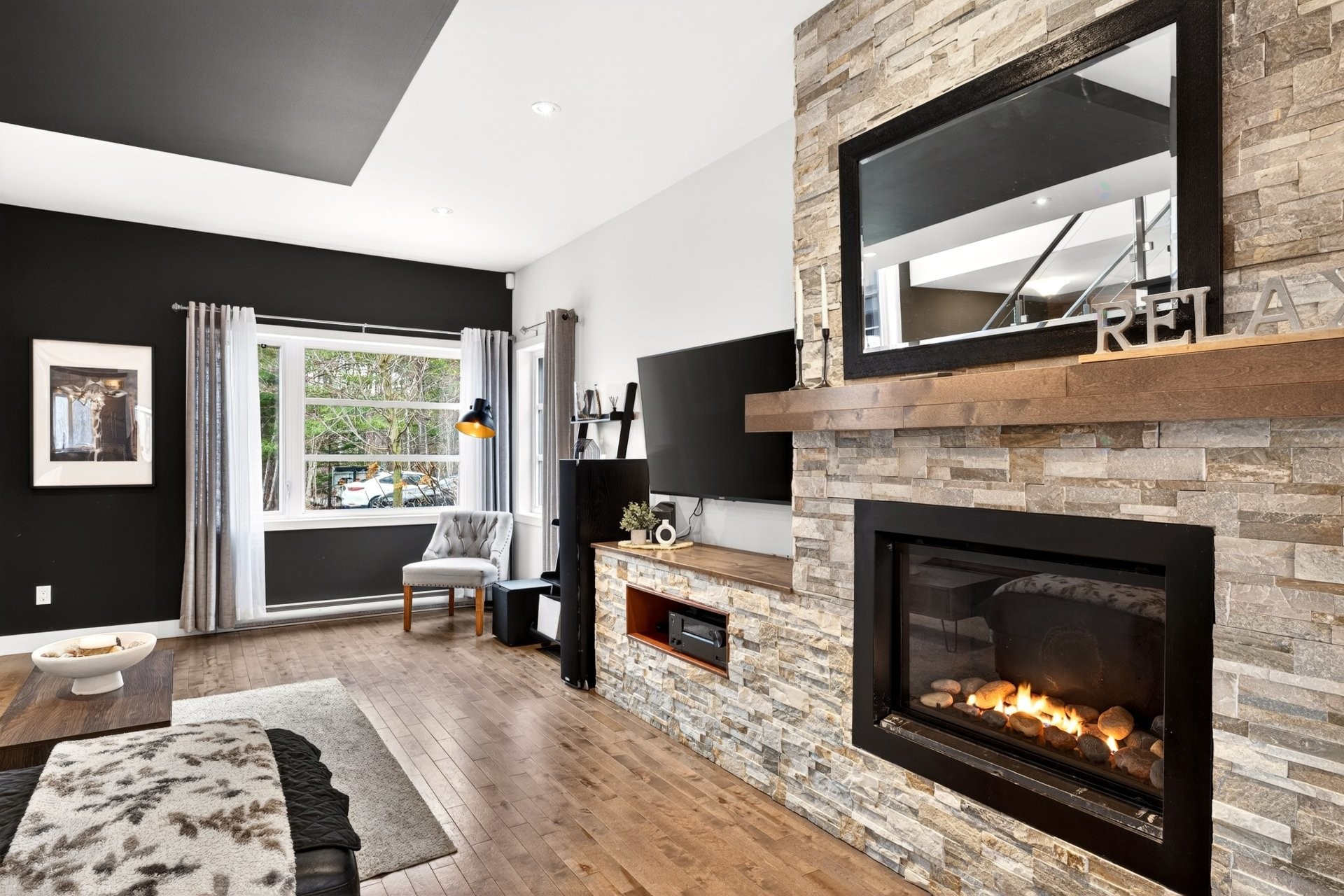 Living Room - 1176 Ch. Édouard-Roy, Sherbrooke (Brompton/Rock Forest/Saint-Élie/Deauville), QC - Indoor Photo Showing Living Room With Fireplace