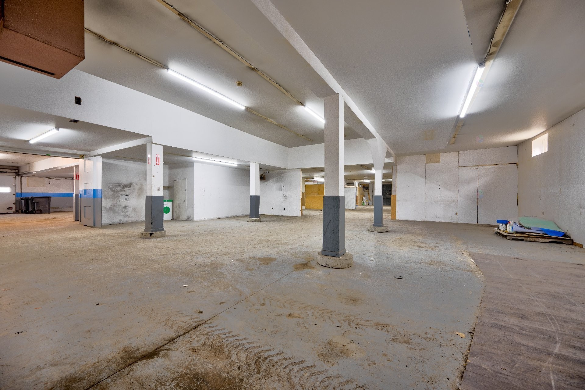 Autre - 878 - 880 Rue Principale, Saint-Blaise-Sur-Richelieu, QC - Indoor Photo Showing Garage