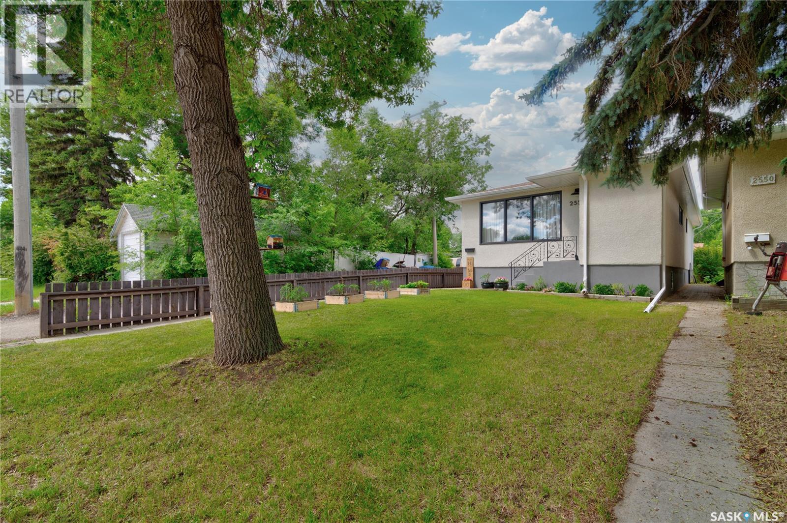 2552 Elliott Street E, Regina, SK