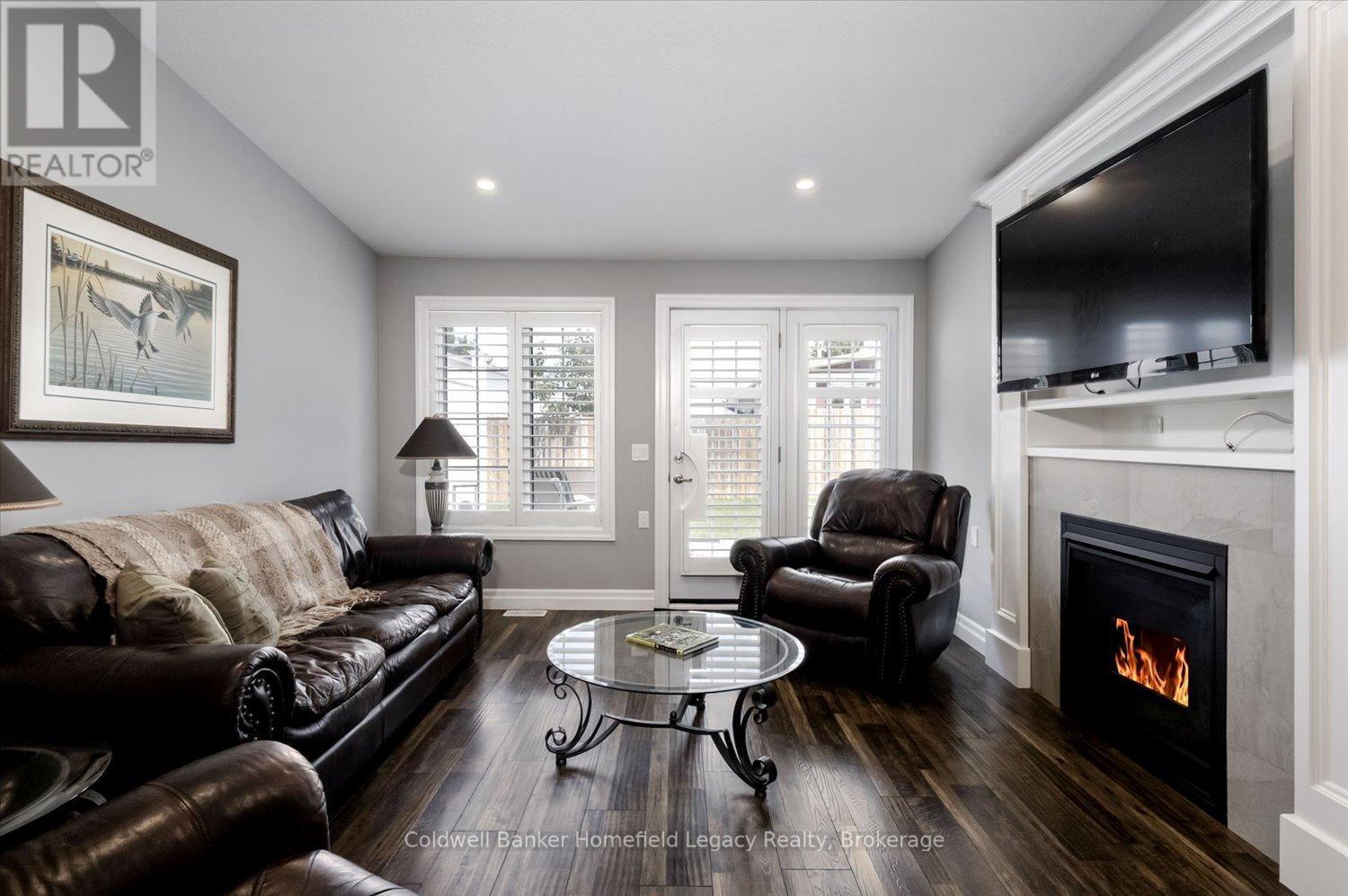 12 Devon Drive E, South Huron (Exeter), ON