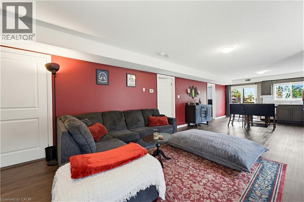 399 Greenfield Avenue, Kitchener, ON - Indoor Photo Showing Living Room