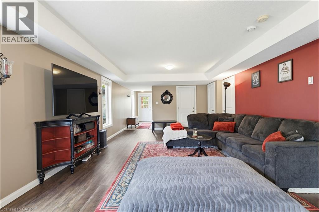 399 Greenfield Avenue, Kitchener, ON - Indoor Photo Showing Living Room