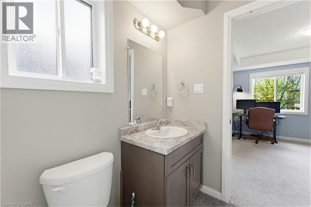 399 Greenfield Avenue, Kitchener, ON - Indoor Photo Showing Bathroom