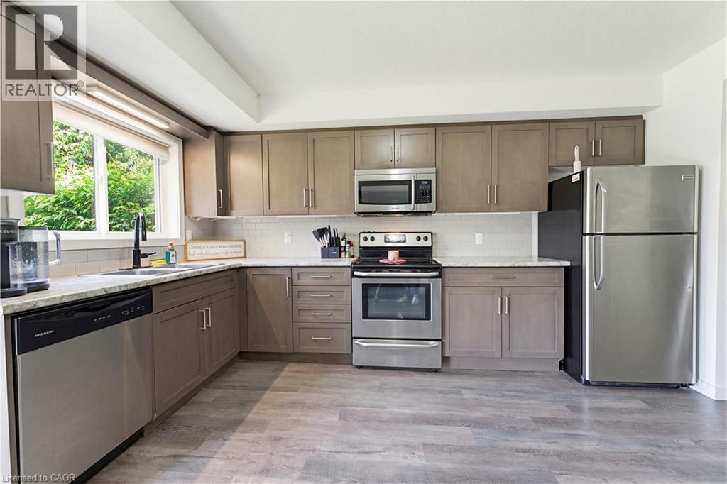 399 Greenfield Avenue, Kitchener, ON - Indoor Photo Showing Kitchen