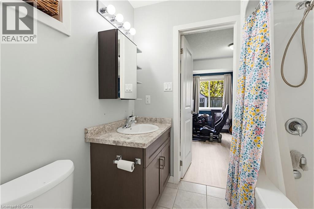 399 Greenfield Avenue, Kitchener, ON - Indoor Photo Showing Bathroom