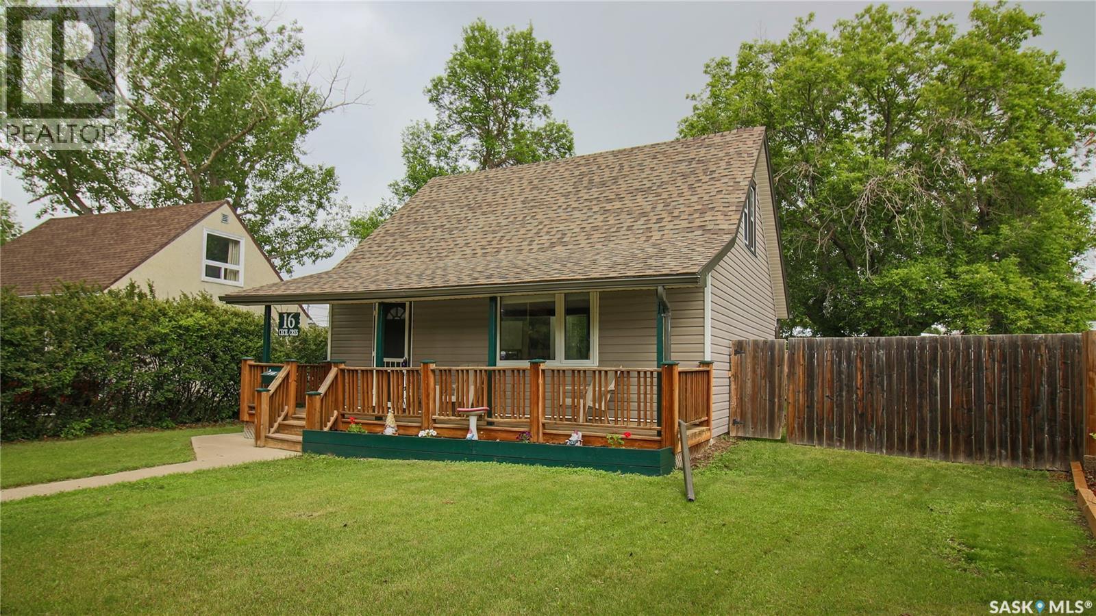 16 Cecil Crescent, Regina, SK