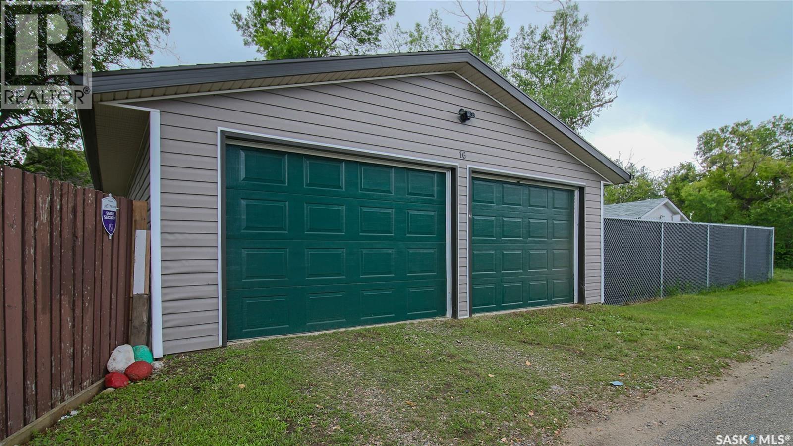 16 Cecil Crescent, Regina, SK