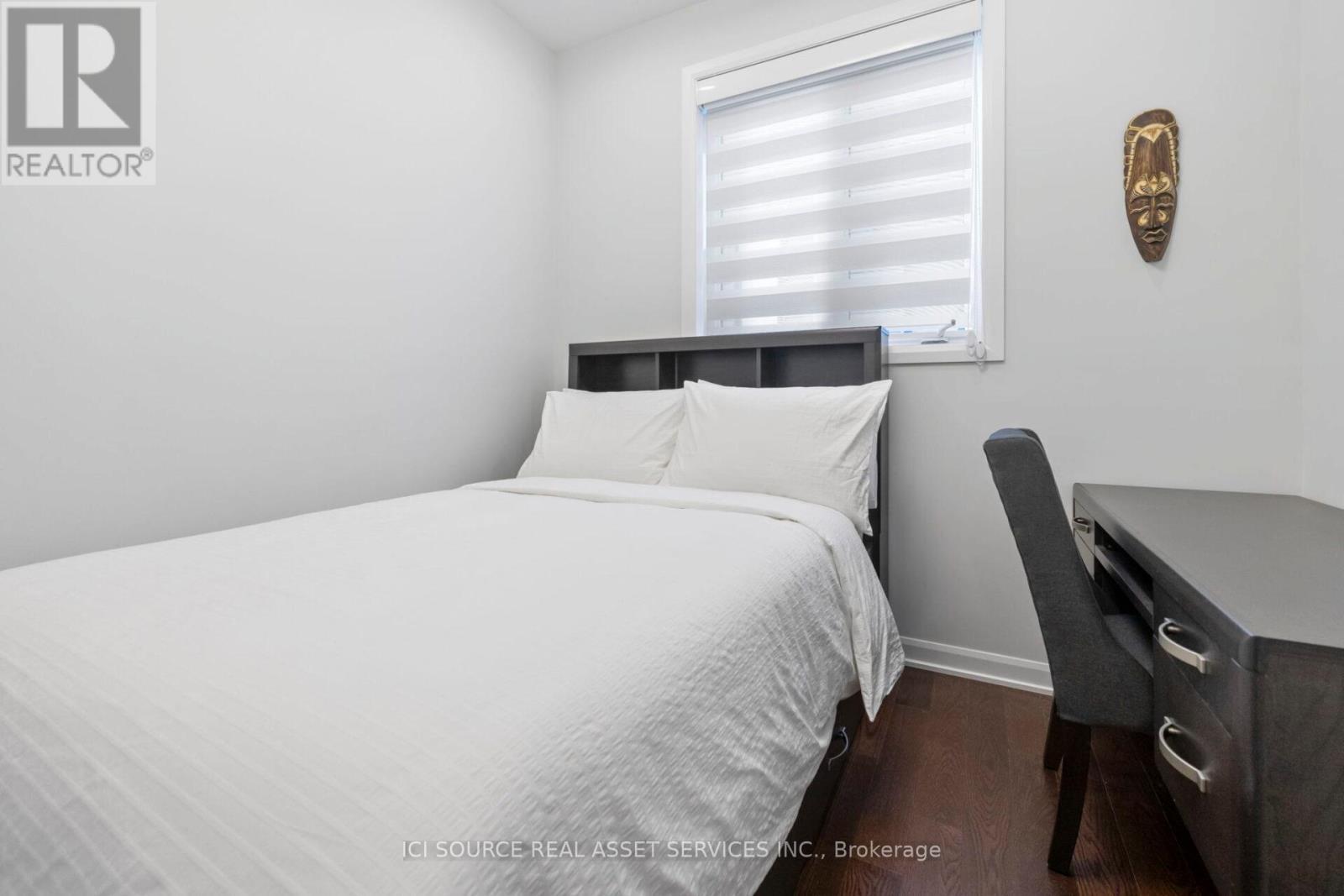 733 Coast Circle, Ottawa, ON
