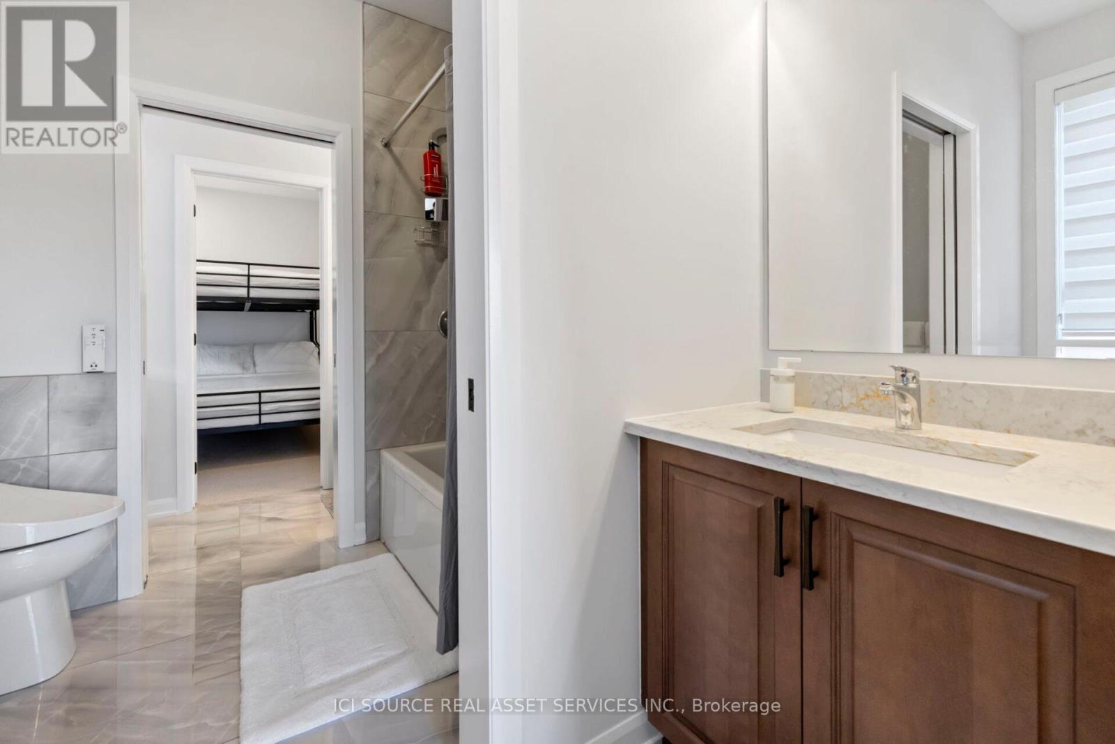 733 Coast Circle, Ottawa, ON