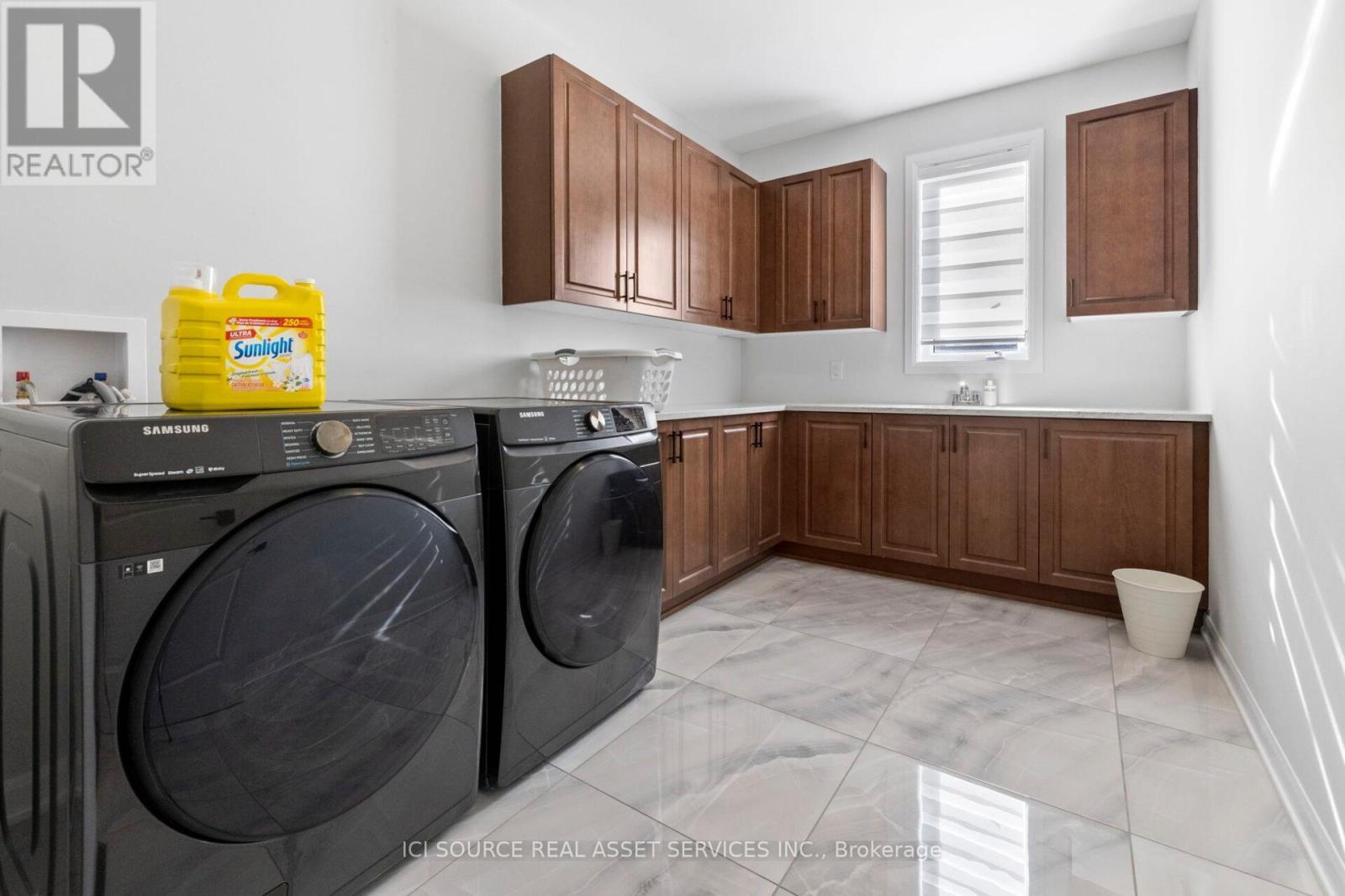 733 Coast Circle, Ottawa, ON
