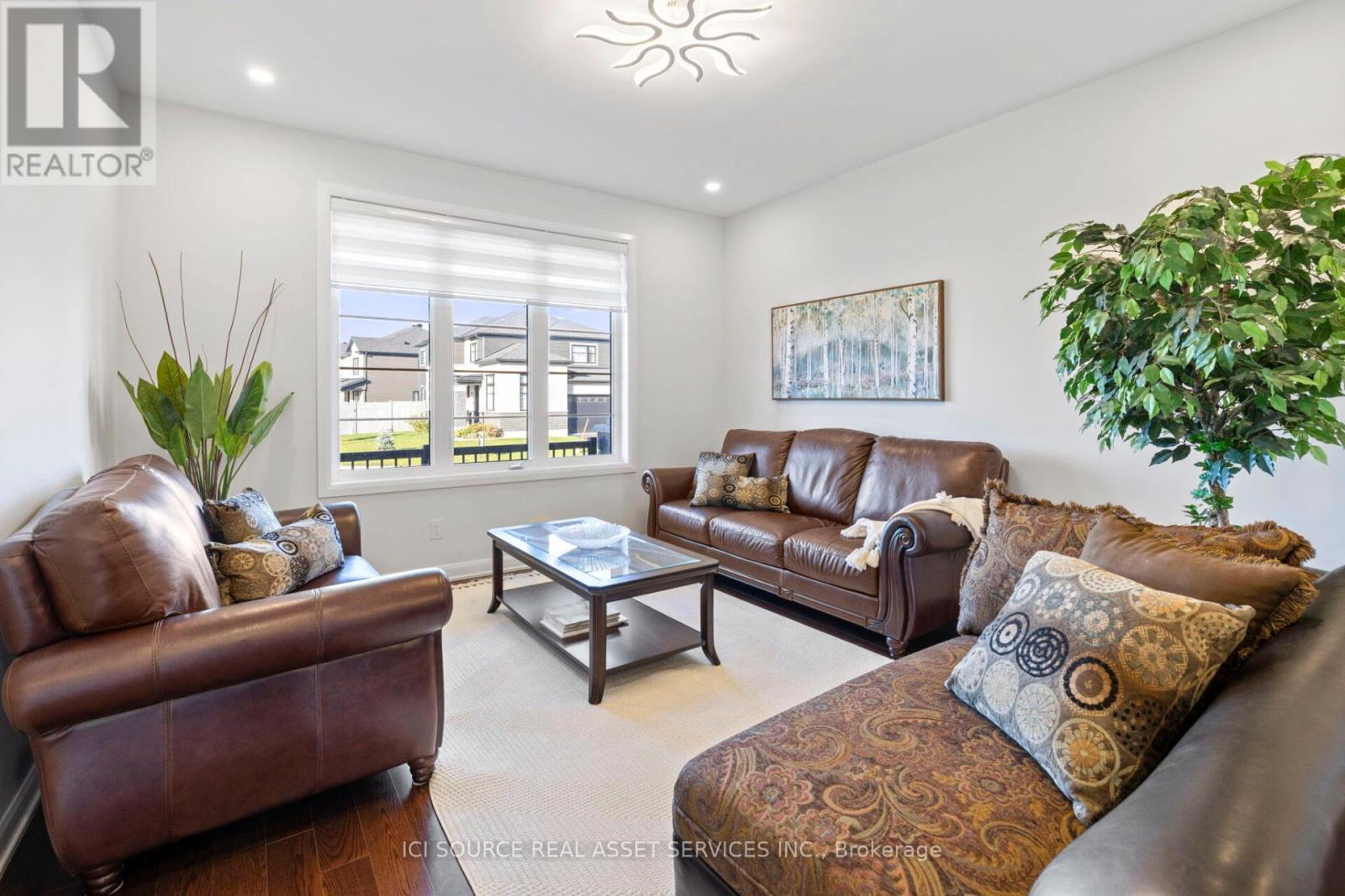 733 Coast Circle, Ottawa, ON