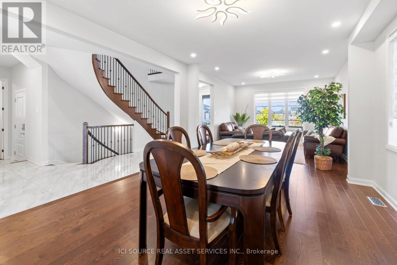 733 Coast Circle, Ottawa, ON