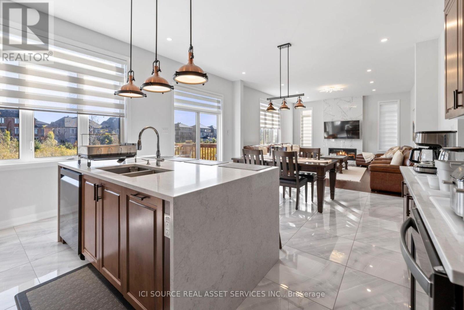 733 Coast Circle, Ottawa, ON
