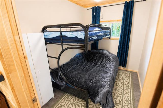 8 Village Cr, Lee River, MB