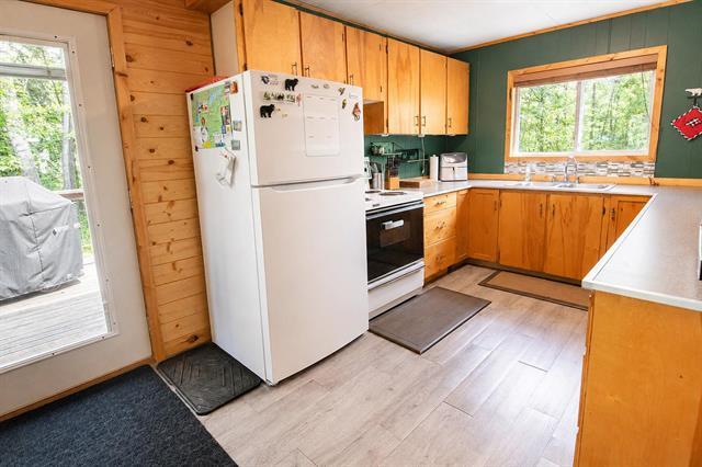 8 Village Cr, Lee River, MB